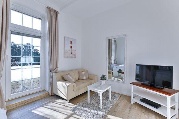 5 Mit Südbalkon In Strandnaher Lage - Bäderstil-villa In Wenningstedt/sylt Wenningstedt-Braderup