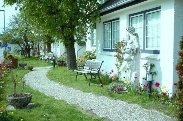 Apartment 5 Mit Südbalkon In Strandnaher Lage - Bäderstil-villa In Wenningstedt/sylt *