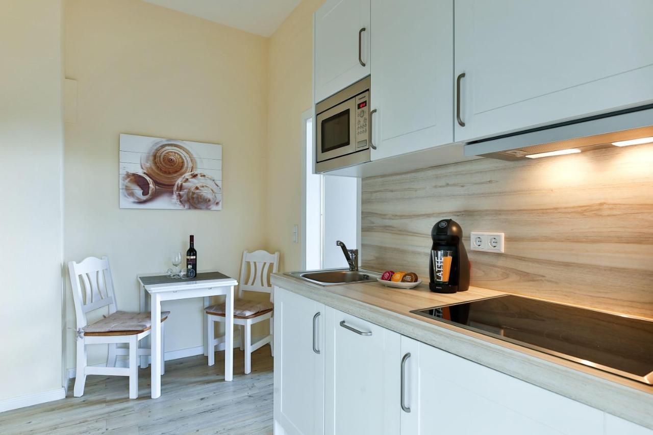 Apartment 5 Mit Südbalkon In Strandnaher Lage - Bäderstil-villa In Wenningstedt/sylt
